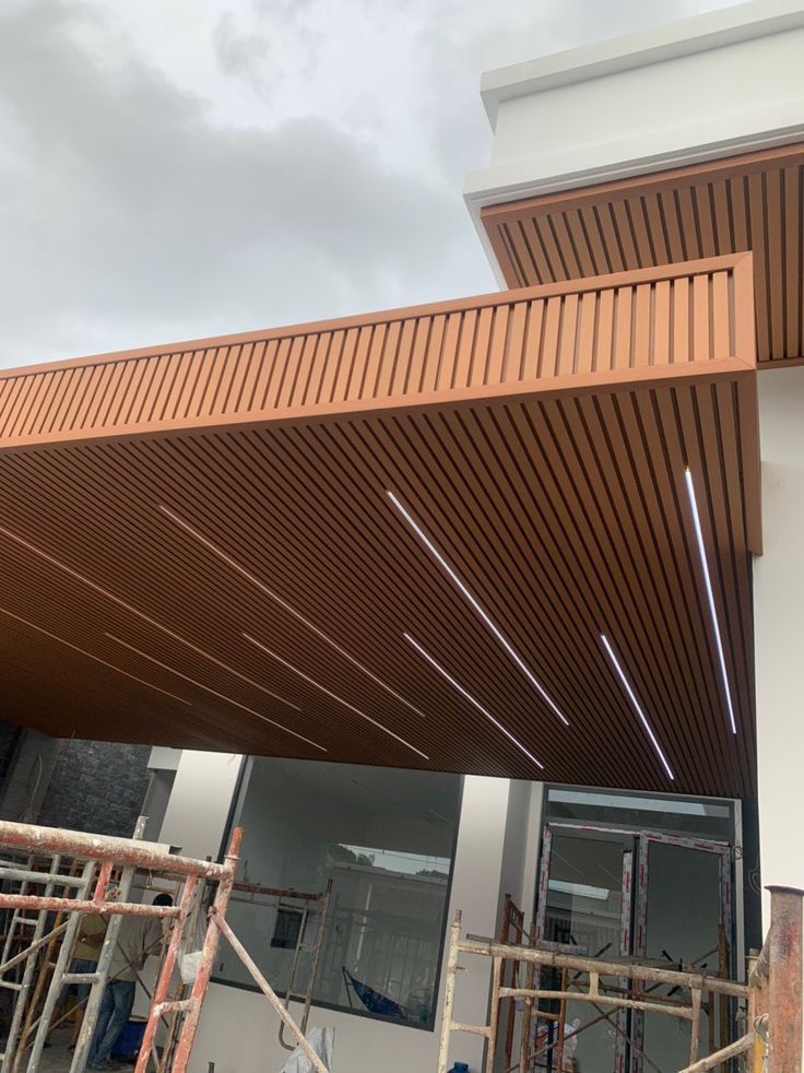 Plafond extérieur à tasseaux