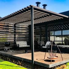 Pergola noire avec terrasse & braséro