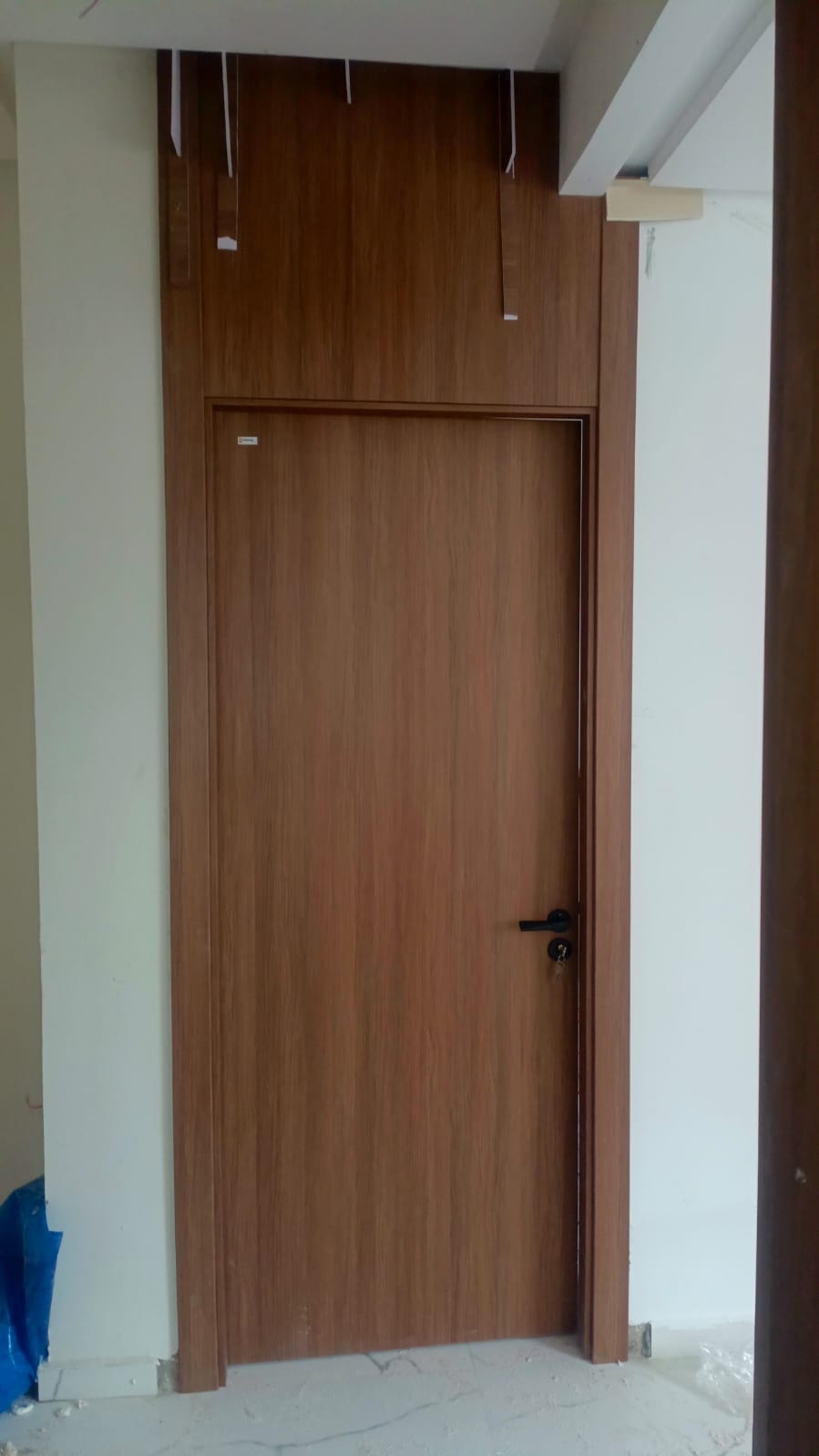 Porte & habillage de mur assortis