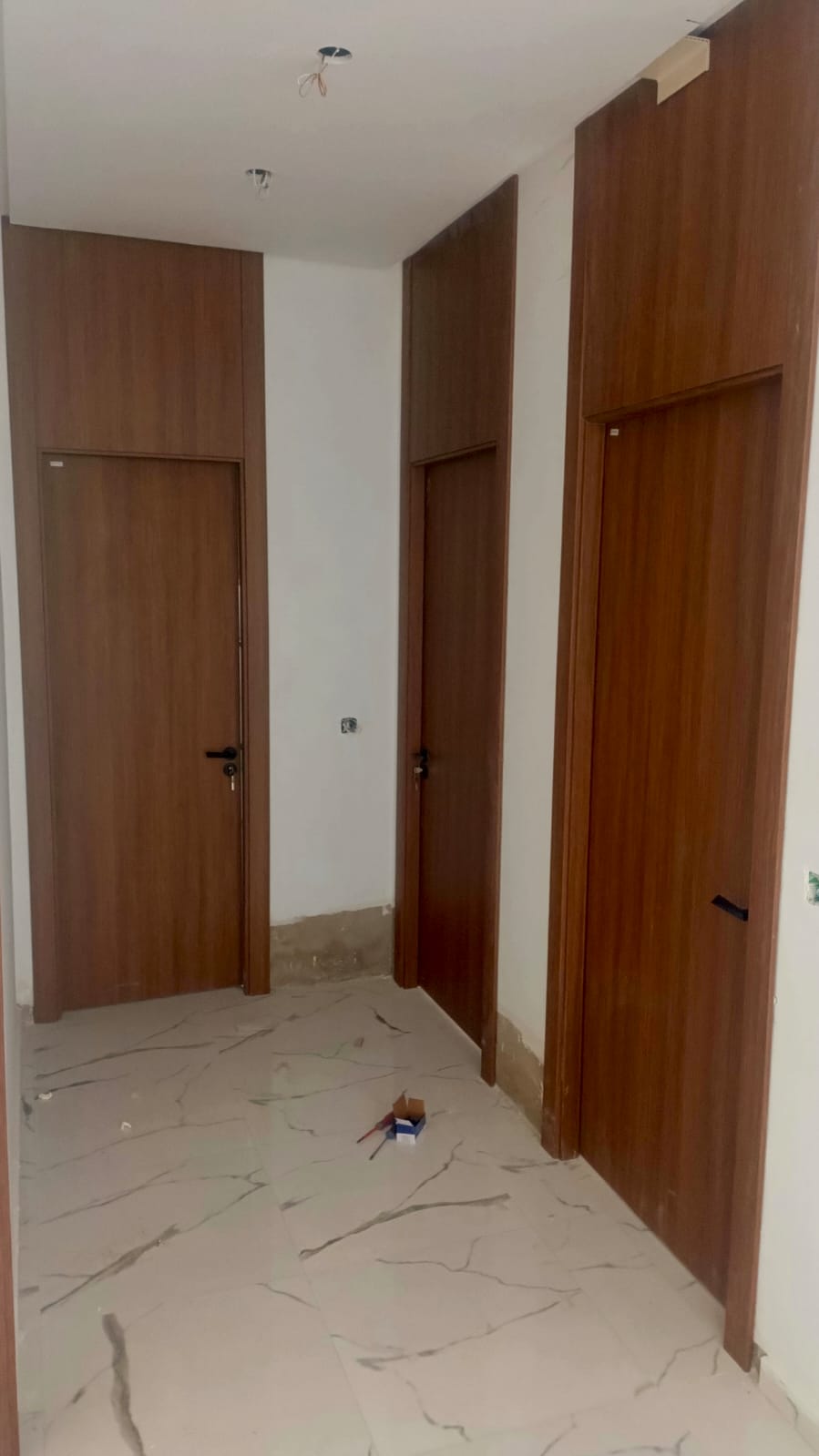 Ensemble de portes de couloir