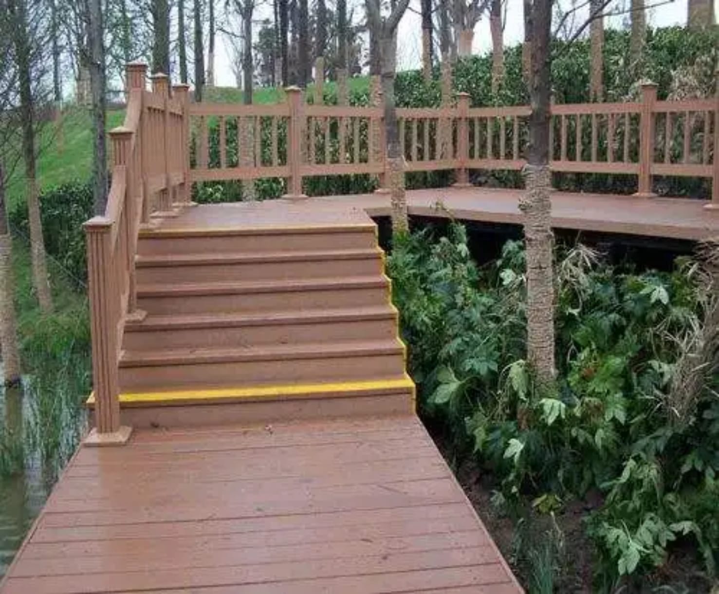 Terrasse avec escalier & garde-corps