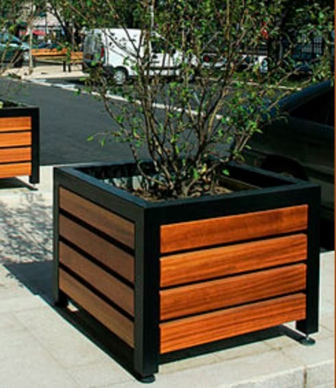 Jardinière urbaine à lames bois