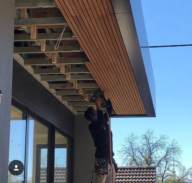 Pose de plafond à tasseaux (auvent)